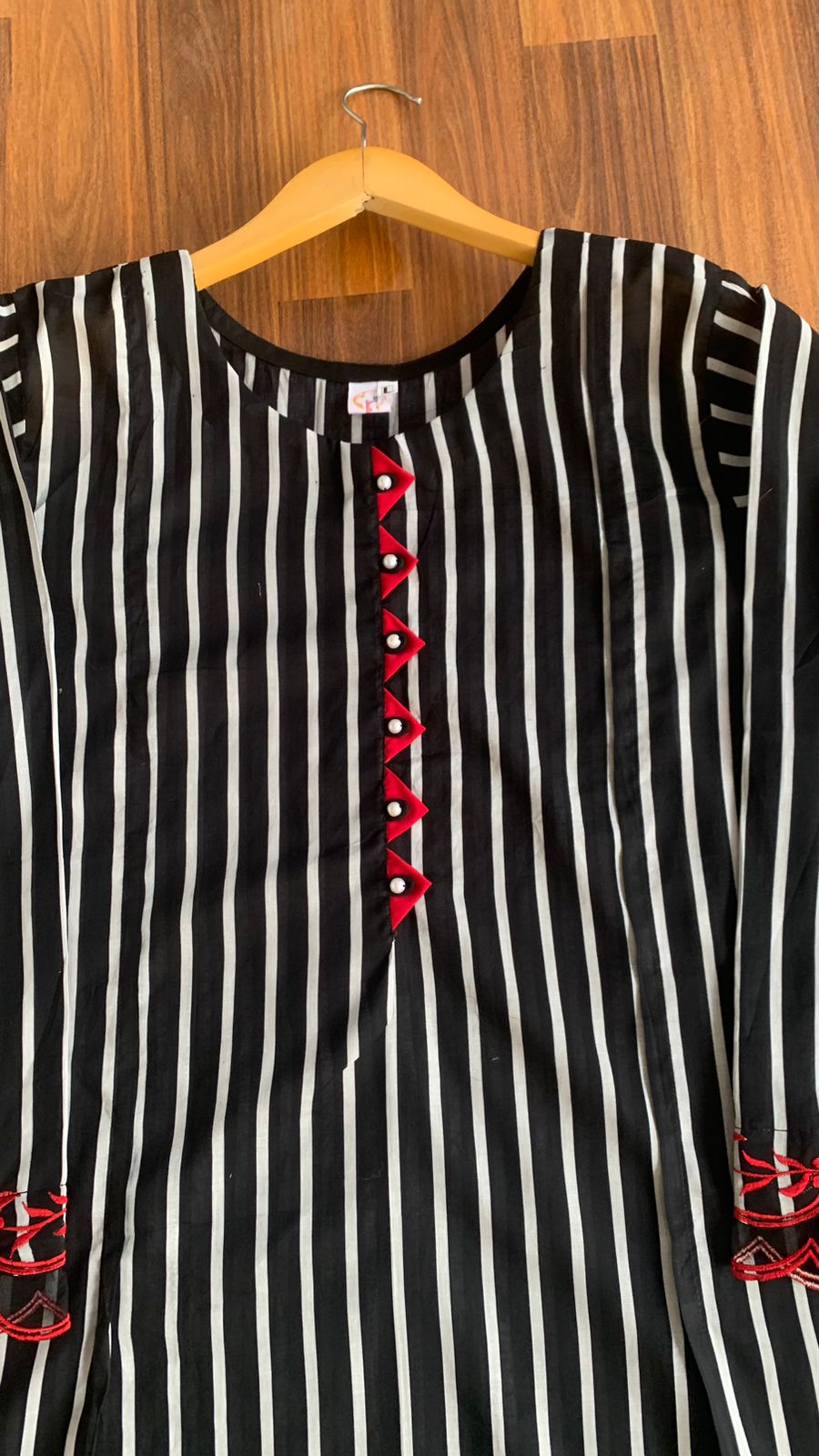 Black & White Striped Kurta with Black Pants – Stylish Women 2 Piece Suit