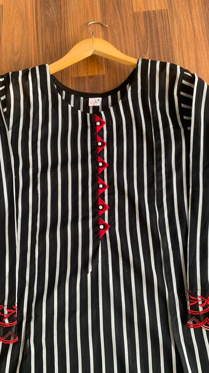 Black & White Striped Kurta with Black Pants – Stylish Women 2 Piece Suit